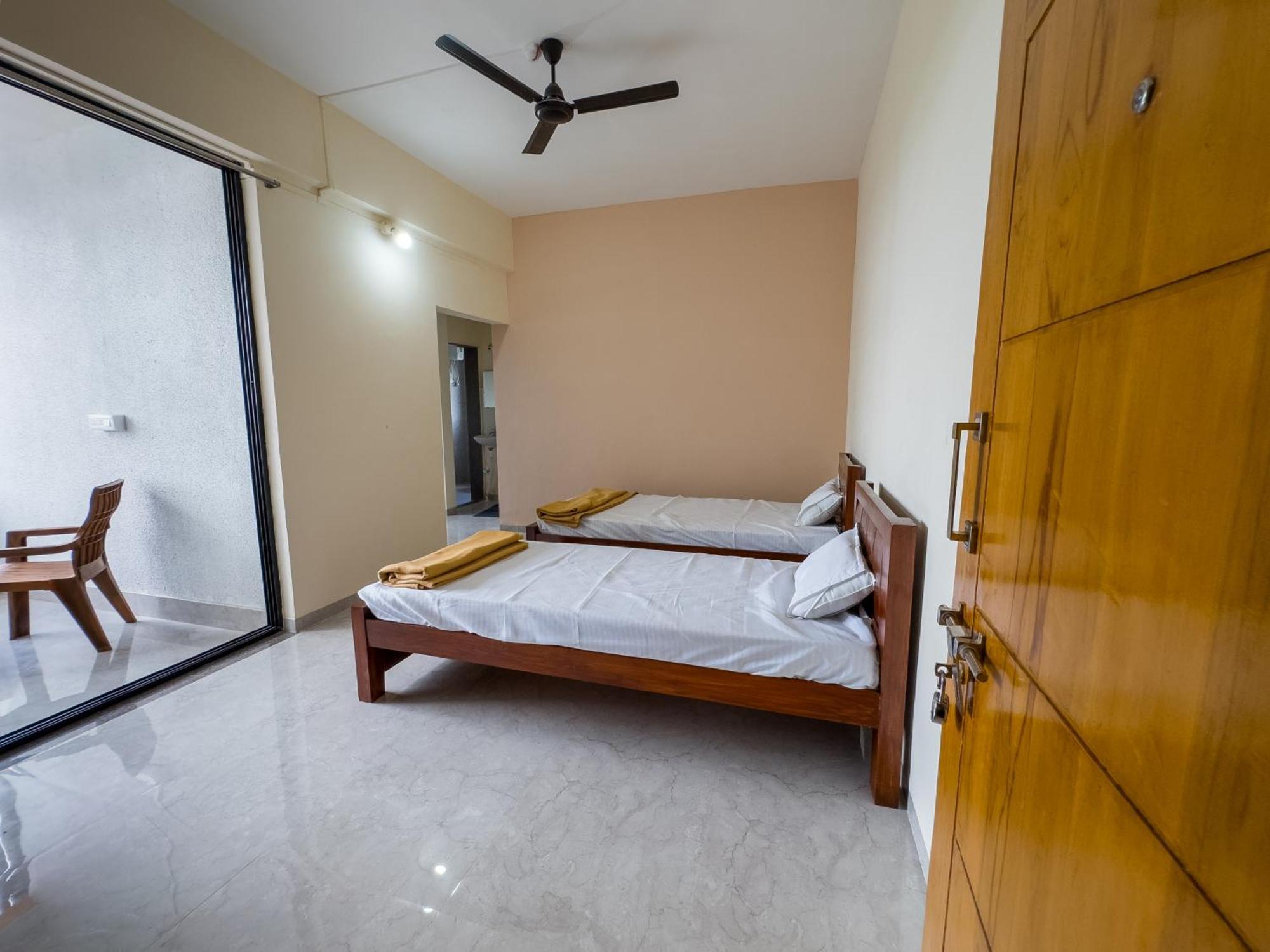Punekar Bhavan Akalkot Εξωτερικό φωτογραφία