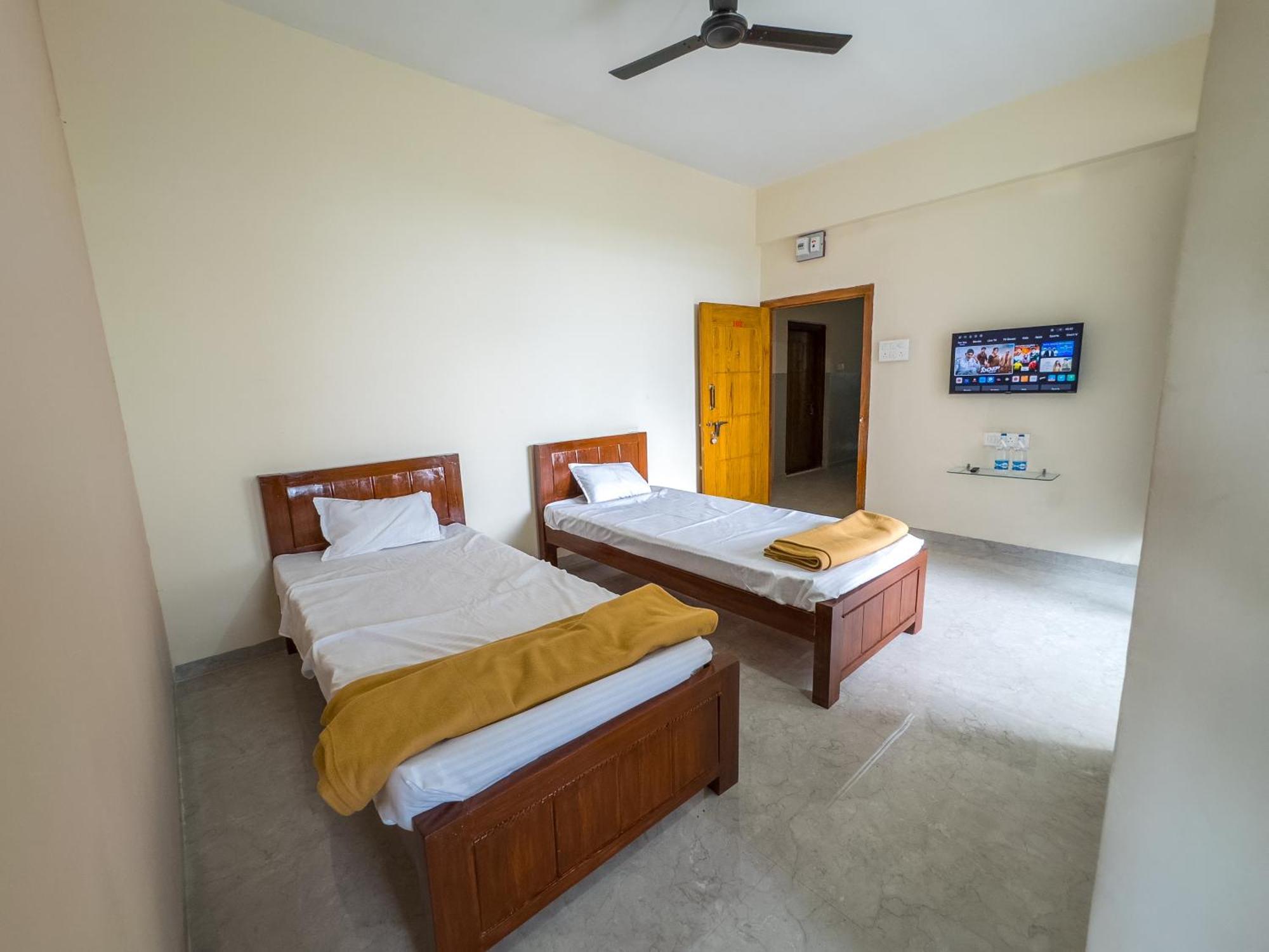 Punekar Bhavan Akalkot Εξωτερικό φωτογραφία